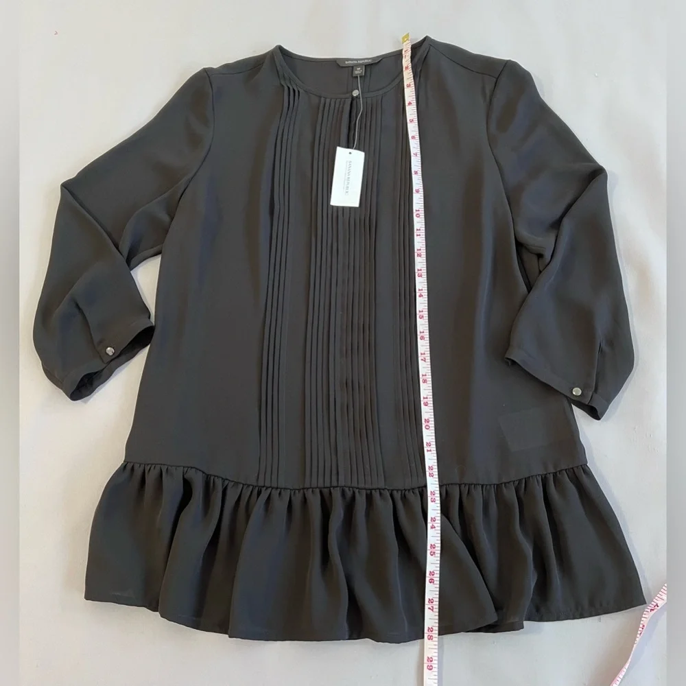 Banana Republic logo  CREPE FLUTTER BLOUSE‎ Black Sz Médium Women’s NWT!